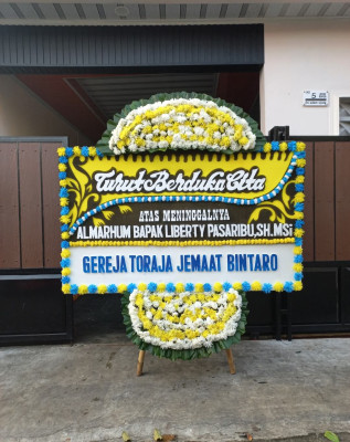 Papan Bunga Duka di Kiwirok